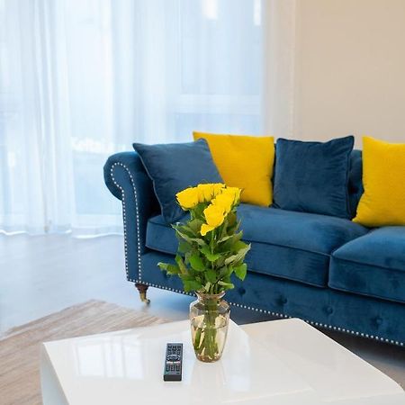 Luxurious Blue&Yellow Apartment In Kaunas Center Ngoại thất bức ảnh