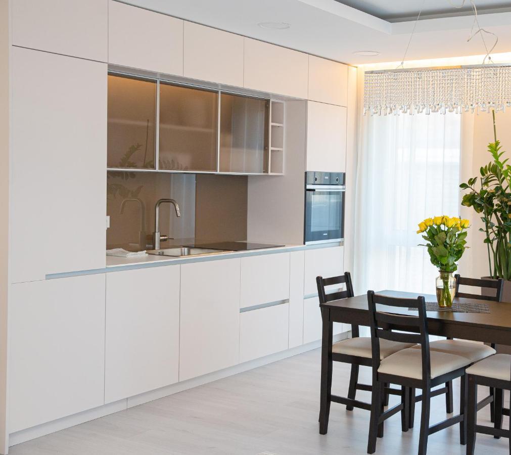Luxurious Blue&Yellow Apartment In Kaunas Center Ngoại thất bức ảnh