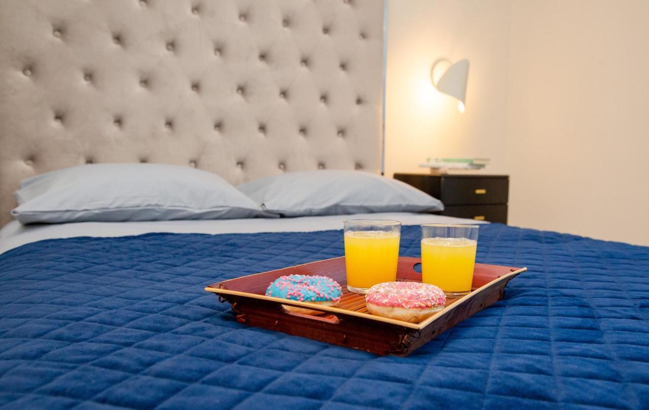 Luxurious Blue&Yellow Apartment In Kaunas Center Ngoại thất bức ảnh