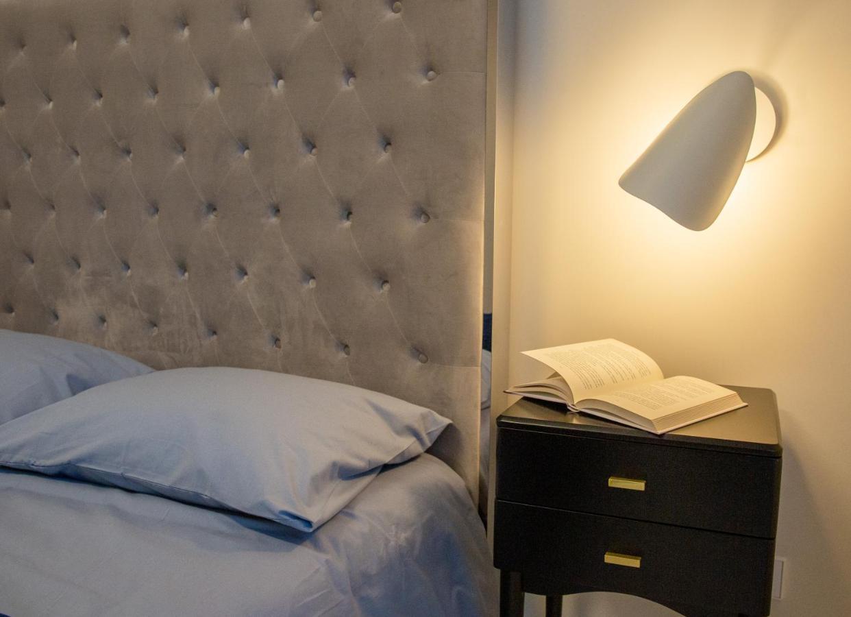 Luxurious Blue&Yellow Apartment In Kaunas Center Ngoại thất bức ảnh