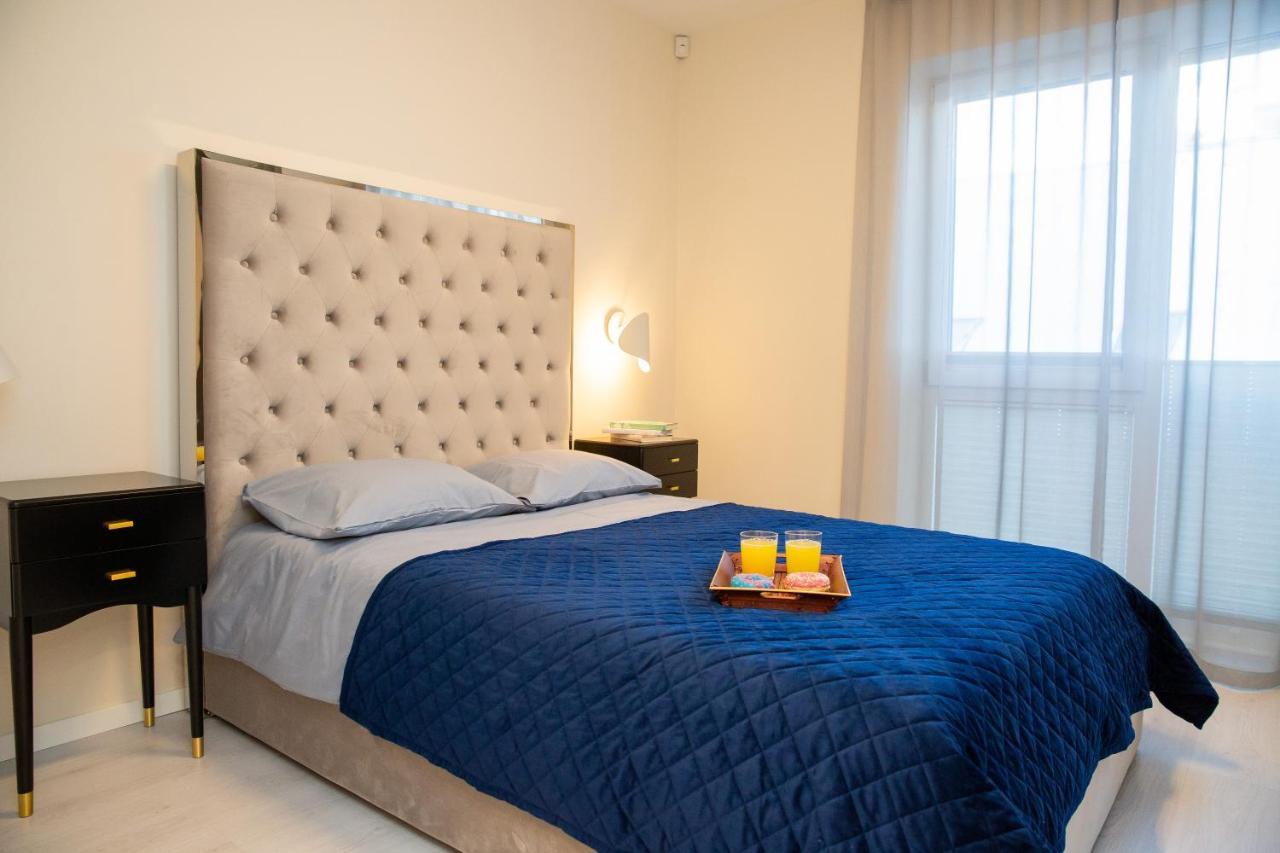 Luxurious Blue&Yellow Apartment In Kaunas Center Ngoại thất bức ảnh