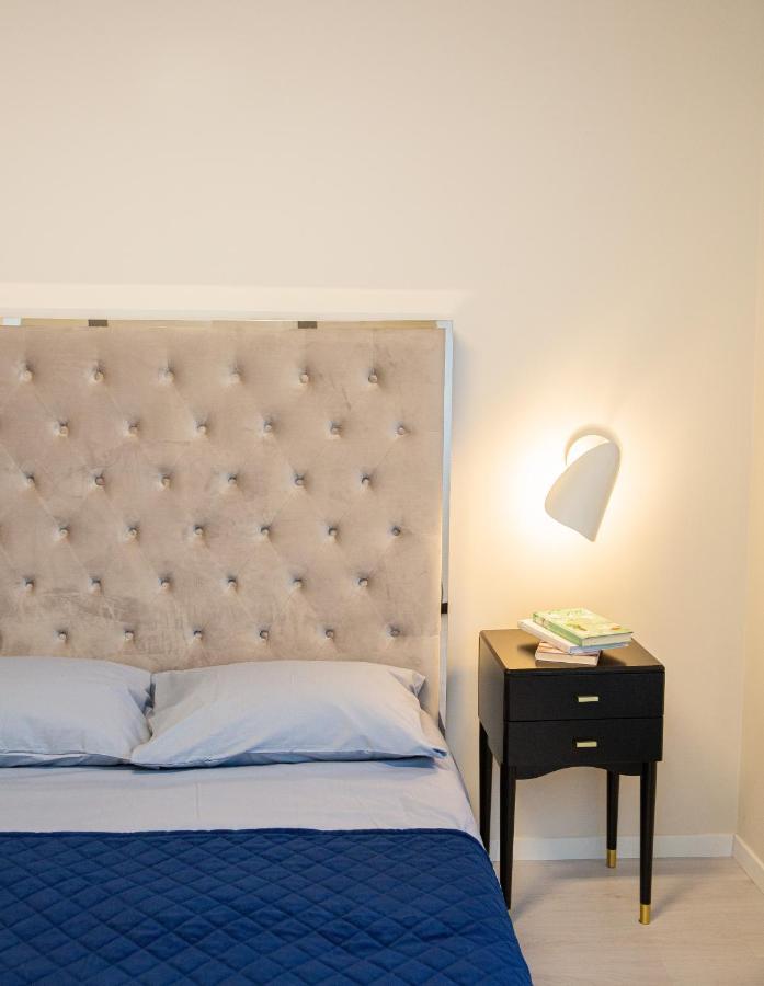 Luxurious Blue&Yellow Apartment In Kaunas Center Ngoại thất bức ảnh
